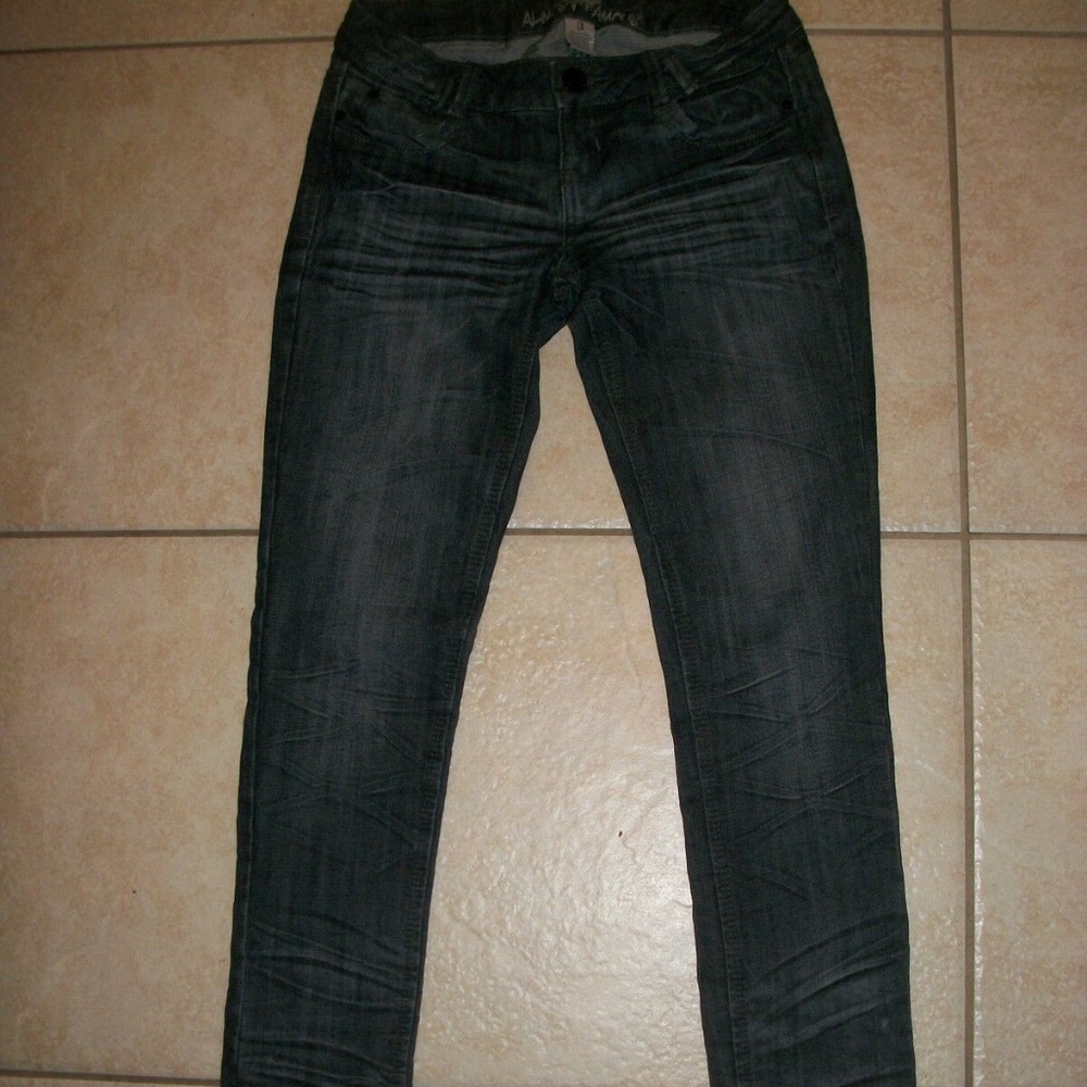 ALMOST FAMOUS Whisker Dark Skinny Jeans Sz 3 X 32